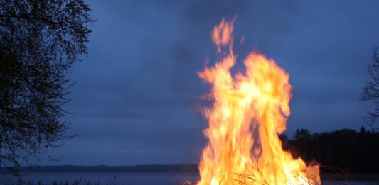 fire-g75c5891b0_1920