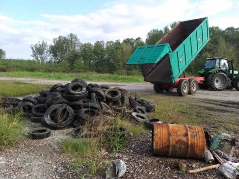 COMUNE DI SISSA TRECASALI Rifiuti Raccolti altri 450 pneumatici sullo Spiaggione del Po 002