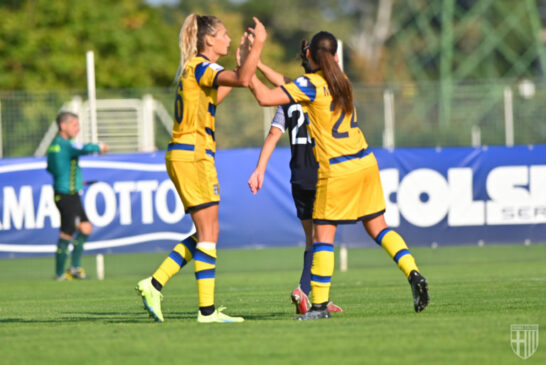PARMA-CALCIO-1913-WOMAN-RAVENNA-CAMBIAGHI-MICHELA-FESTEGGIA-DOPO-IL-GOAL-768x513