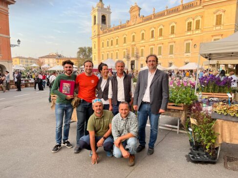 IMG-da sinistra Brambilla, Schivazappa, Lodi, Danilo Biacchi, sindaco Colorno Christian Stocchi, i florovivaisti Pozzo e Riva 05