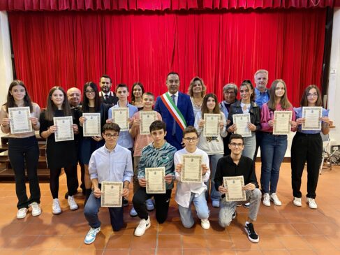 TORRILE Premiati gli studenti meritevoli Assegnate 16 borse di studio