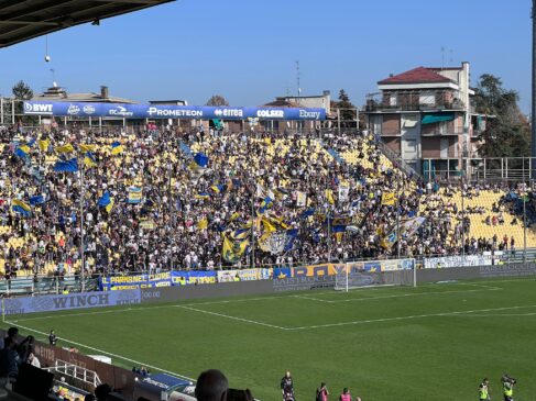 Il Parma ritrova il gol, la Roma centra la vittoria: 2-1 all'Olimpico
