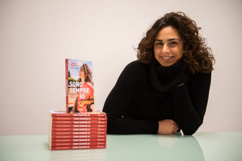 La storia di Giulia Ghiretti: "Ho scritto Sono sempre io per aiutare gli altri"