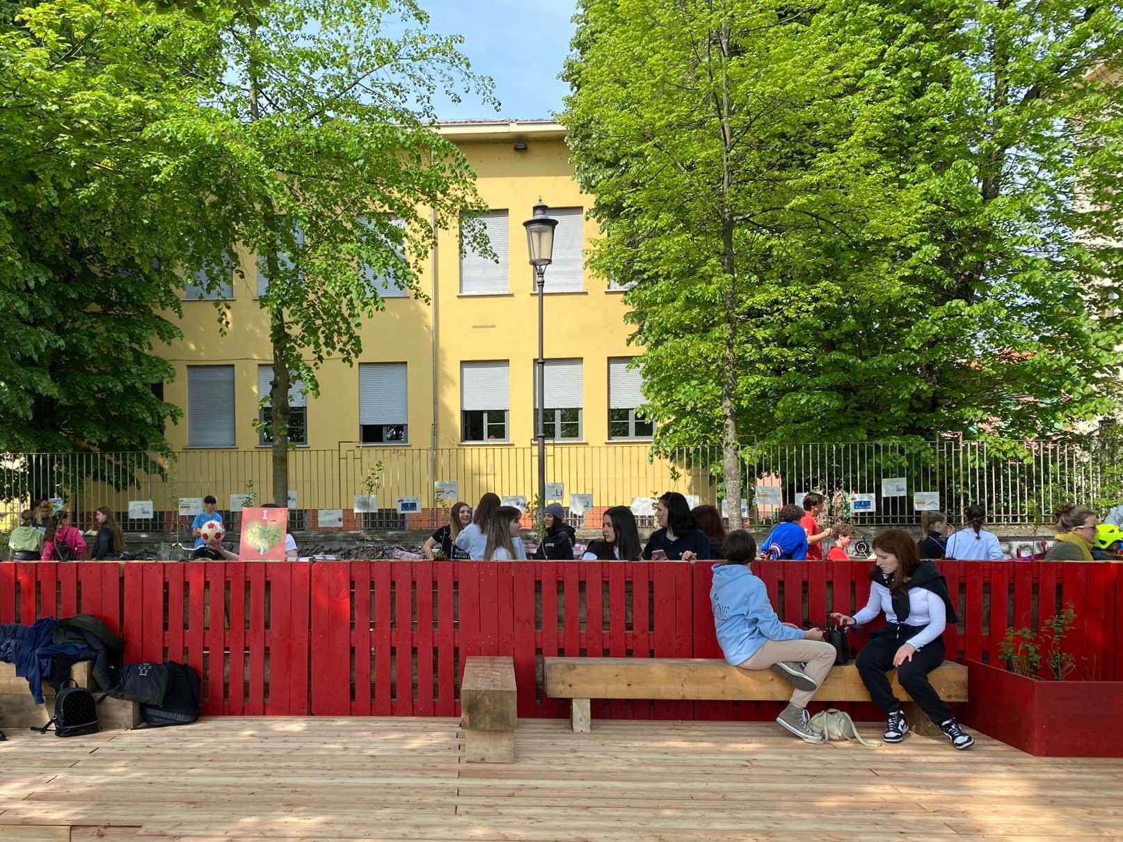 Parklet davanti al Liceo Ulivi: "Meno auto e più spazio alle persone" | INTERVISTA