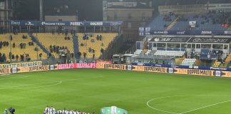 Parma, un pareggio in dieci uomini: contro il Cosenza finisce 1-1