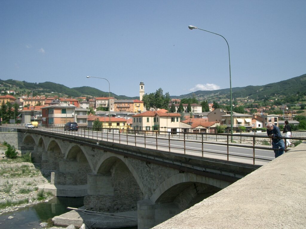 Borgotaro_vue_du_pont_de_San_Rocco