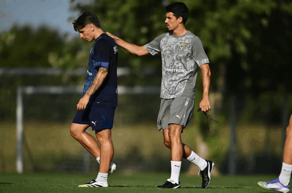 Parma, primo allenamento agli ordini di Cuesta: gol di Pellegrino in partitella