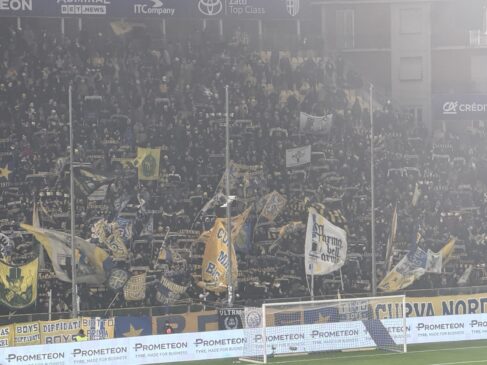 Oristanio risponde a Folorunsho: il Parma pareggia 1-1 col Cagliari al Tardini